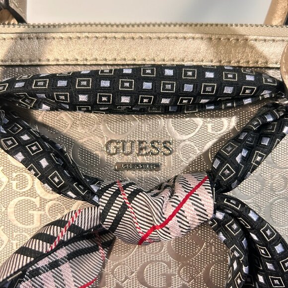 ✨ Y2K Guess Metallic Champaign Satchel – Custom Styled for That It-Girl Look ✨ - Picture 5 of 10